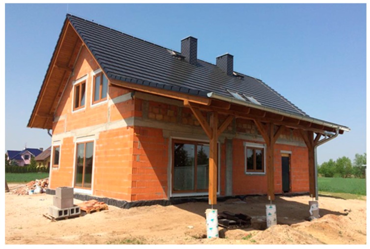 The analyzed building constructed with traditional materials.