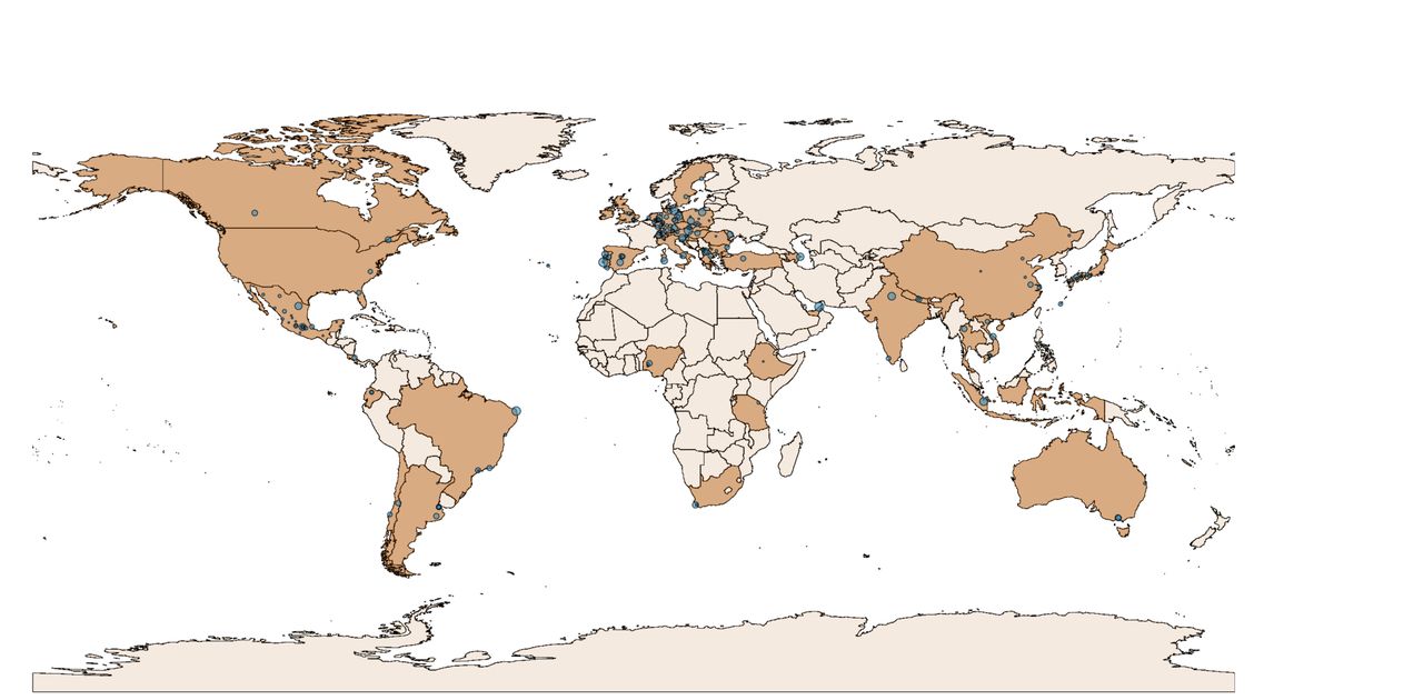 The world map displays the geographical distribution of participating institutions (blue dots) in relation to the number of respondents per institution.
